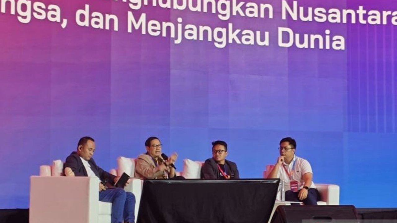 Kementerian Komunikasi dan Digital (Kemkomdigi) intensifkan dukungan konektivitas internet untuk program distribusi Layar Digital Pintar ke 330.000 sekolah di seluruh Indonesia, termasuk wilayah pelosok, demi digitalisasi pendidikan.