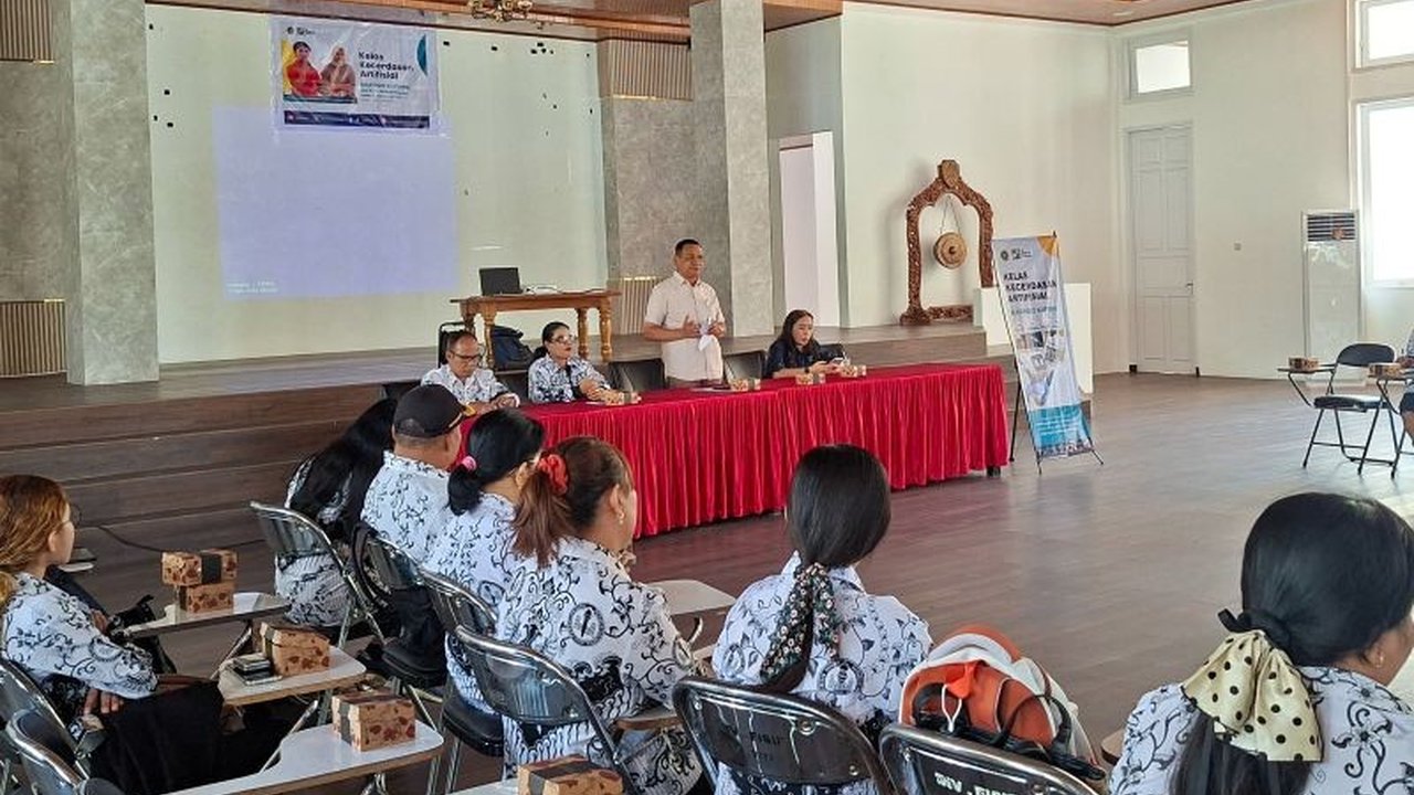 Pemkot Kupang berkolaborasi dengan Mafindo untuk mengintegrasikan teknologi AI dalam dunia pendidikan, melatih guru agar siap menghadapi tantangan era digital. Bagaimana peran AI Pendidikan Kupang ini akan membentuk masa depan pembelajaran?