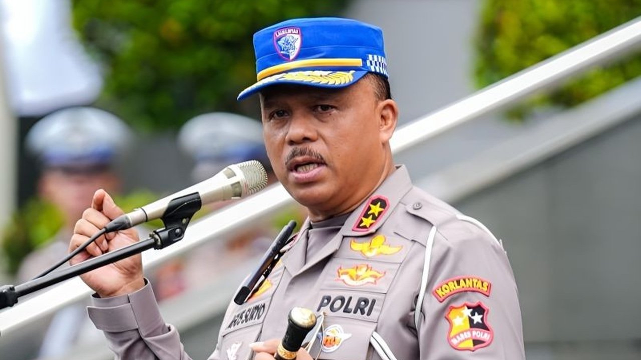 Kakorlantas Polri Irjen Pol. Agus Suryonugroho menekankan pentingnya transformasi kultural pelayanan publik demi citra positif di tengah era digital. Apa saja langkah konkretnya?