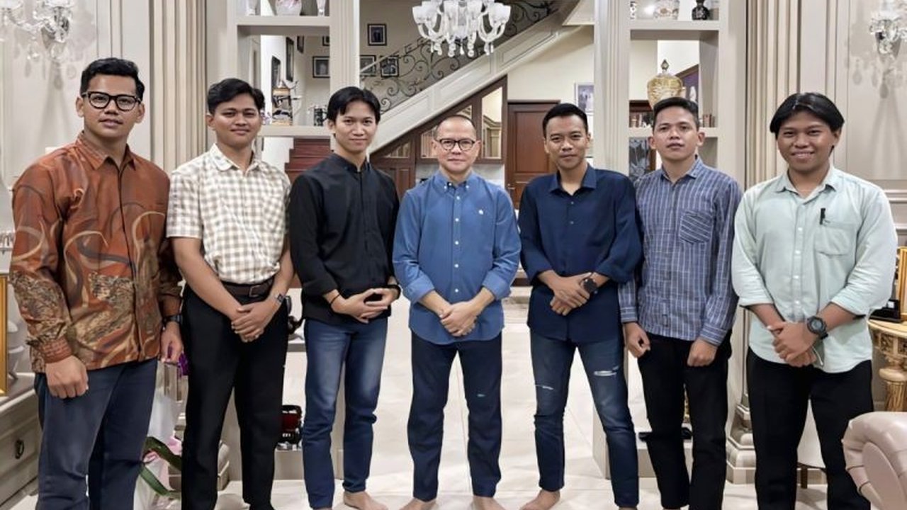 Menteri P2MI Mukhtarudin menjadikan pemuda mitra strategis perlindungan pekerja migran dengan menggandeng Cipayung Plus Kalteng. Apa peran vital mereka dalam ekosistem perlindungan ini?