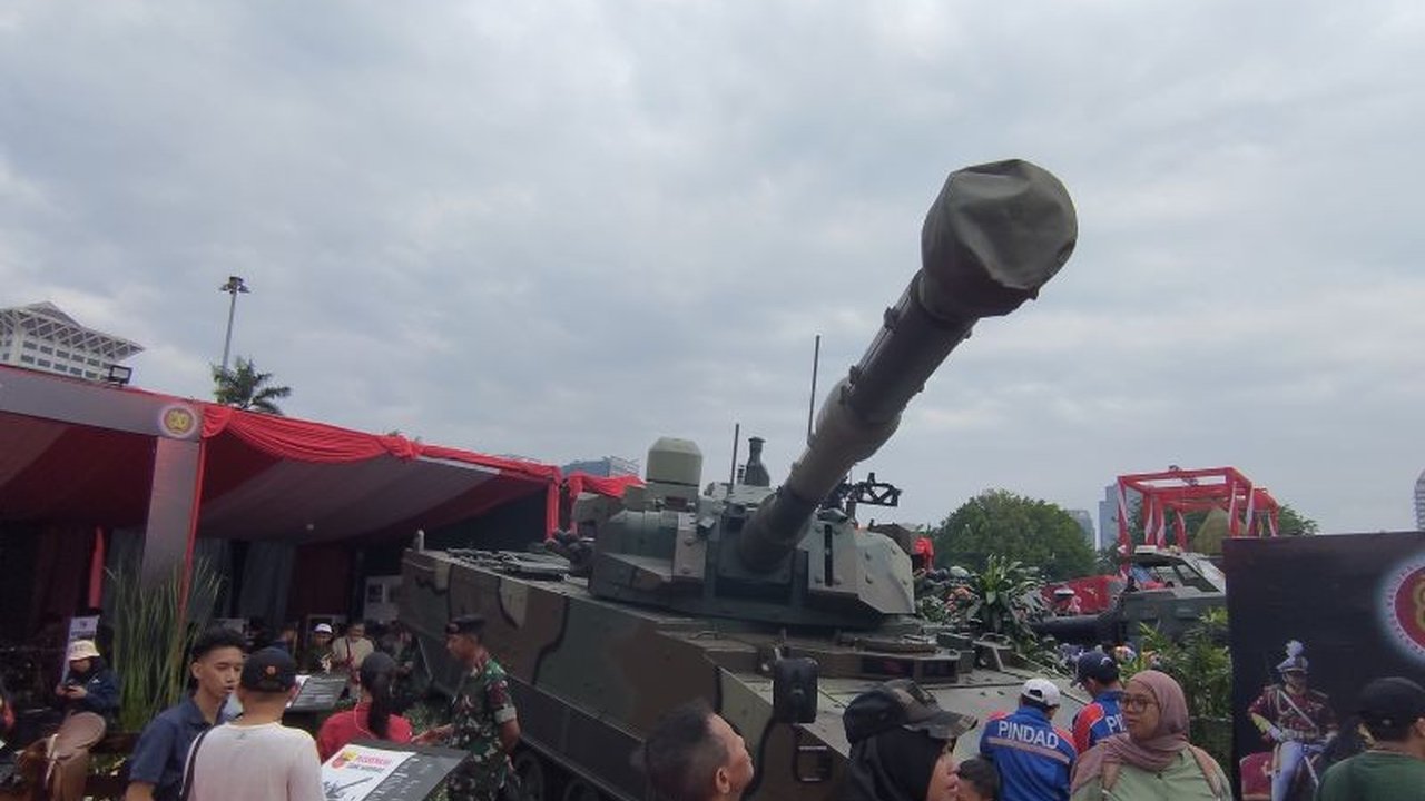 TNI AD pamerkan alutsista terbaru, Tank Harimau, hasil kerja sama Indonesia-Turki di TNI AD Fair 2025. Temukan detail spesifikasi dan keunggulan tank kebanggaan nasional ini!