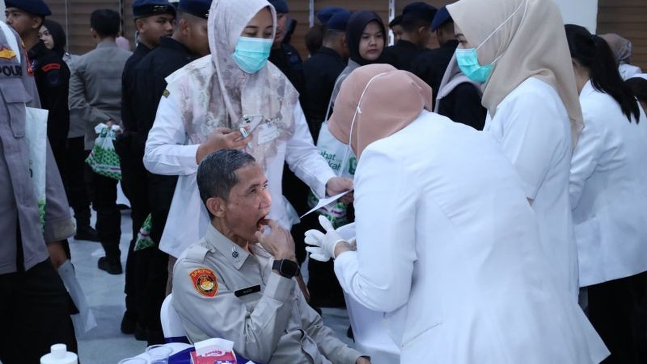 Polda Banten bekerja sama dengan ISPMI menggelar edukasi dan pemeriksaan kesehatan mulut personel. Mengapa menjaga kesehatan mulut sangat penting bagi tubuh secara keseluruhan?