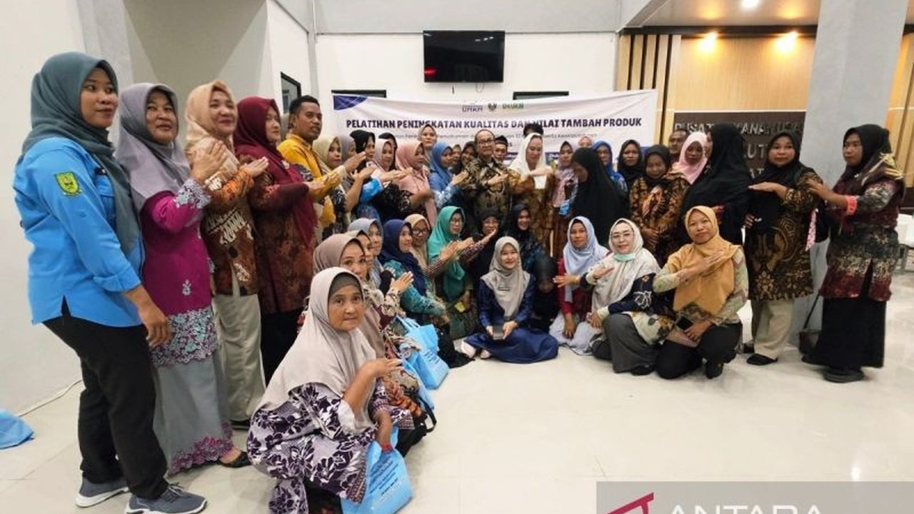 Kementerian UMKM serius genjot pengembangan UMKM Natuna dengan berbagai bantuan, termasuk DAK nonfisik dan fasilitas PLUT. Simak strategi pemerintah untuk UMKM di daerah terluar!