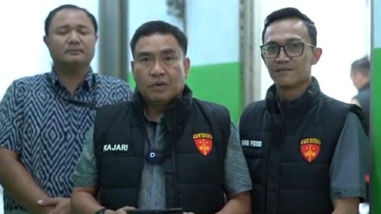 Kejaksaan Negeri Tangerang geledah kantor terkait dugaan korupsi PT APK yang merugikan negara Rp8 miliar, mengungkap modus pekerjaan fiktif yang melibatkan vendor.