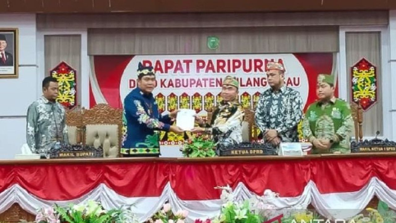 Pendapatan Daerah Pulang Pisau pada Rancangan Anggaran Pendapatan dan Belanja Daerah (RAPBD) 2026 diproyeksikan mencapai Rp1,161 triliun. Simak bagaimana Pemkab Pulang Pisau mengalokasikan anggaran ini untuk pembangunan dan mengatasi defisit!