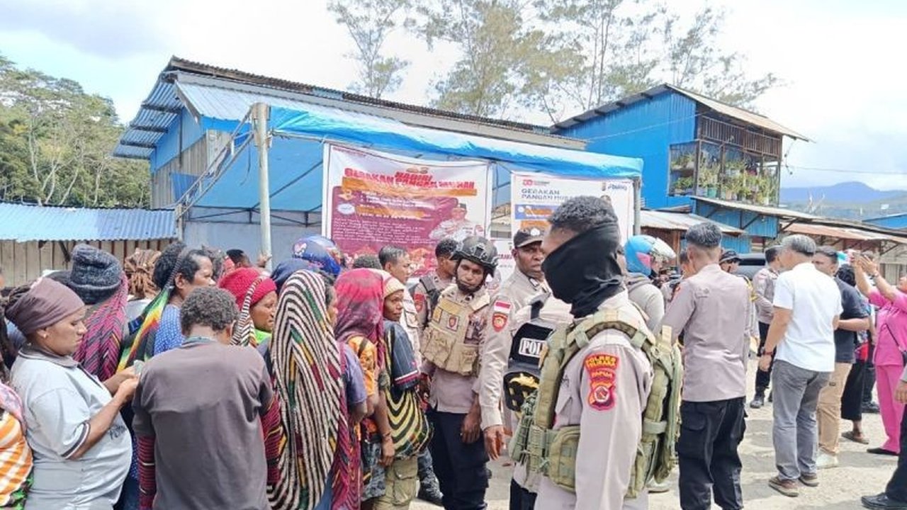 Polres Tolikara sukses menyalurkan 105 karung beras SPHP dalam Gerakan Pangan Murah (GPM) untuk masyarakat Karubaga, Tolikara. Langkah ini menjaga stabilitas harga pangan di tengah tantangan ekonomi.