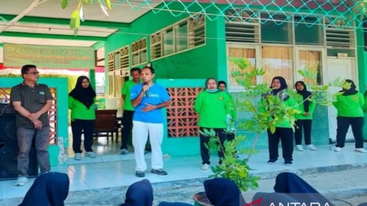 Dinas Kesehatan Pamekasan gencar melakukan aksi bergizi dan membagikan tablet tambah darah gratis guna mencegah Anemia Pelajar, setelah temuan banyak siswa mengalami kondisi ini.