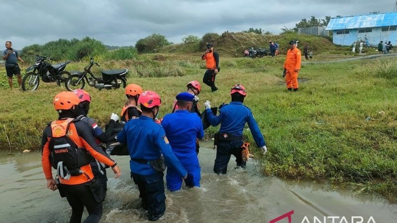 Tim SAR gabungan berhasil menemukan jasad dua nelayan muda yang dilaporkan hilang di perairan Pantai Cidamar, Cianjur, setelah perahu mereka terbalik. Pencarian intensif ini mengakhiri penantian keluarga atas Nelayan Hilang Cianjur.