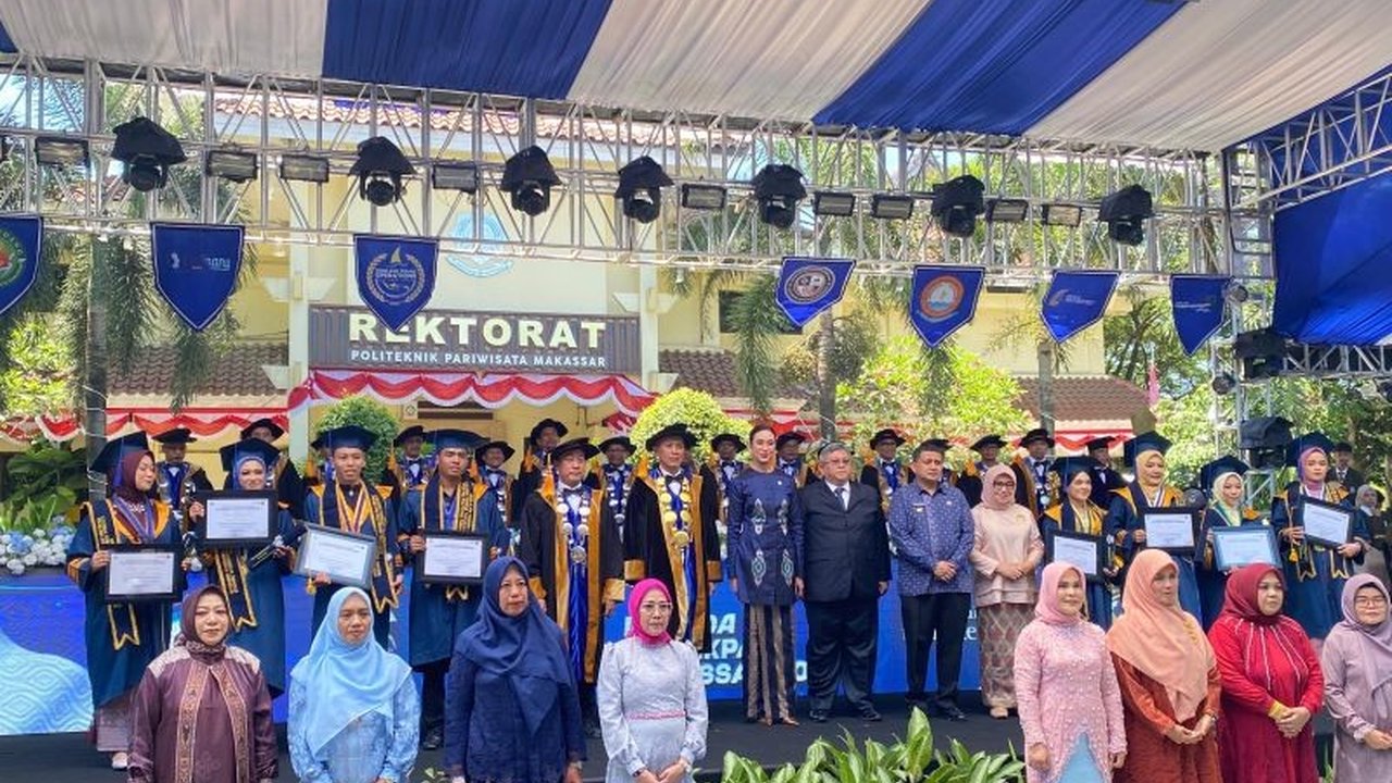 Menteri Pariwisata Widiyanti Putri Wardhana yakin Lulusan Poltekpar Makassar siap bersaing global, didukung peringkat unggul dan program pengembangan SDM pariwisata. Ingin tahu lebih lanjut?