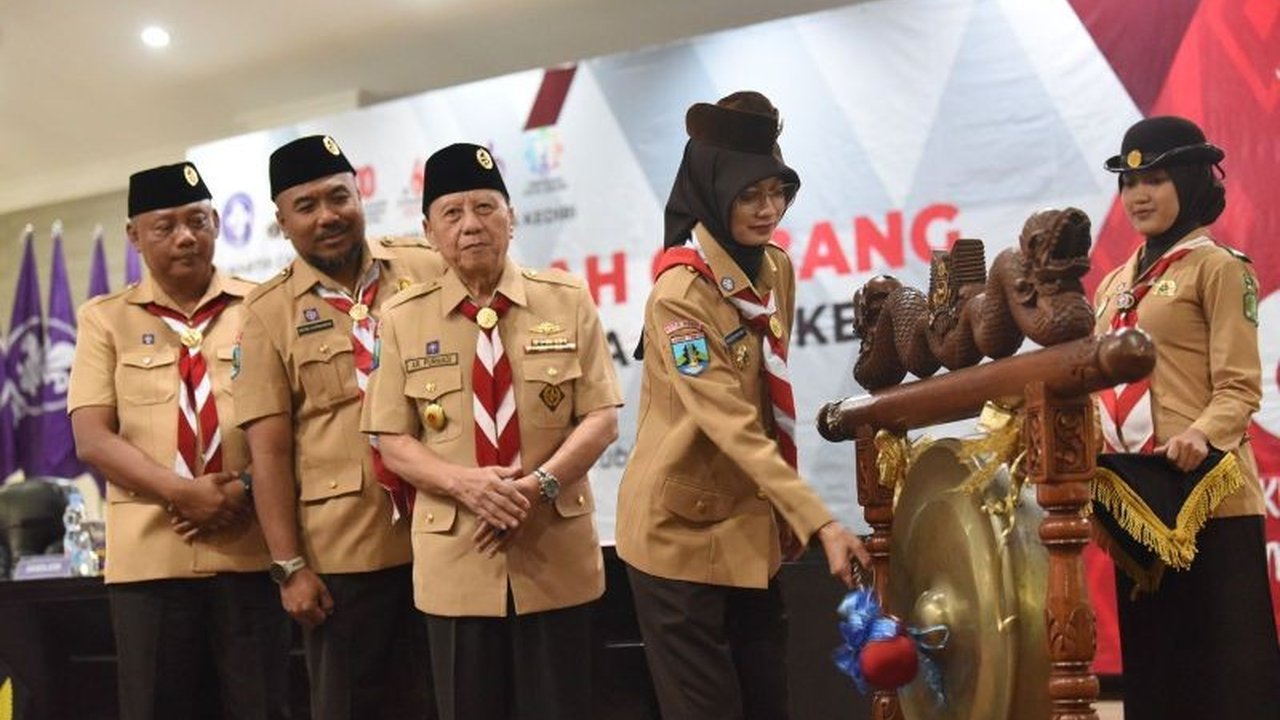 Wali Kota Kediri tekankan pentingnya Gerakan Pramuka Kota Kediri sebagai solusi pembentukan karakter generasi muda di tengah tantangan kompleks, dorong kegiatan lebih menarik.