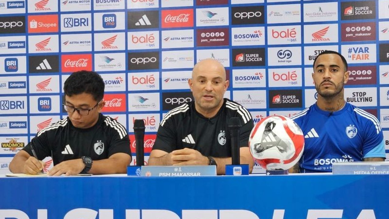 Pelatih PSM Makassar, Bernardo Tavares, mengungkap kondisi sulit timnya akibat keterlambatan gaji pemain dan staf hingga lima bulan. Situasi ini mengancam fokus tim dan berdampak serius pada kehidupan sehari-hari mereka.