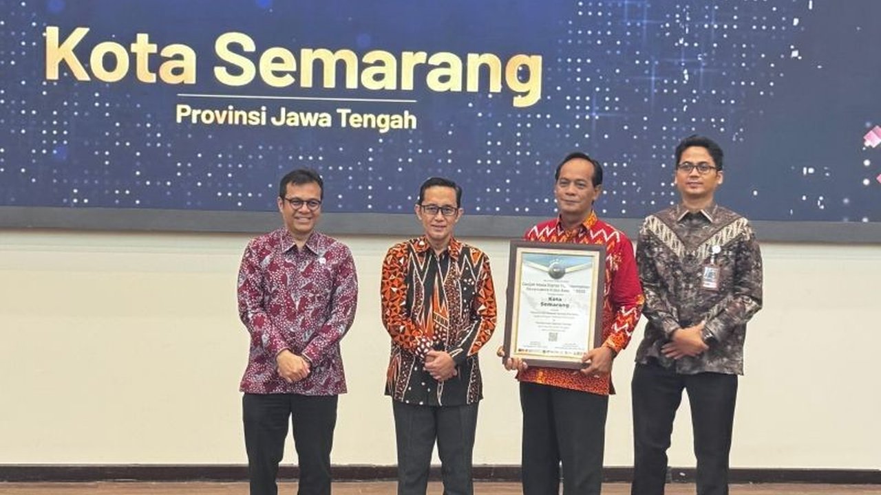 Kota Semarang kembali mengukir prestasi gemilang dengan meraih penghargaan GM-DTGI Award 2025 sebagai pemerintah kota terbaik dalam transformasi digital. Apa rahasia suksesnya?
