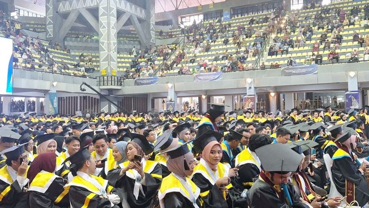 Politeknik Negeri Jakarta (PNJ) meluluskan 2.584 mahasiswa yang siap berkontribusi, dengan 84% lulusan PNJ langsung kerja dalam 6 bulan, membuktikan relevansi kurikulum dan daya saing tinggi.