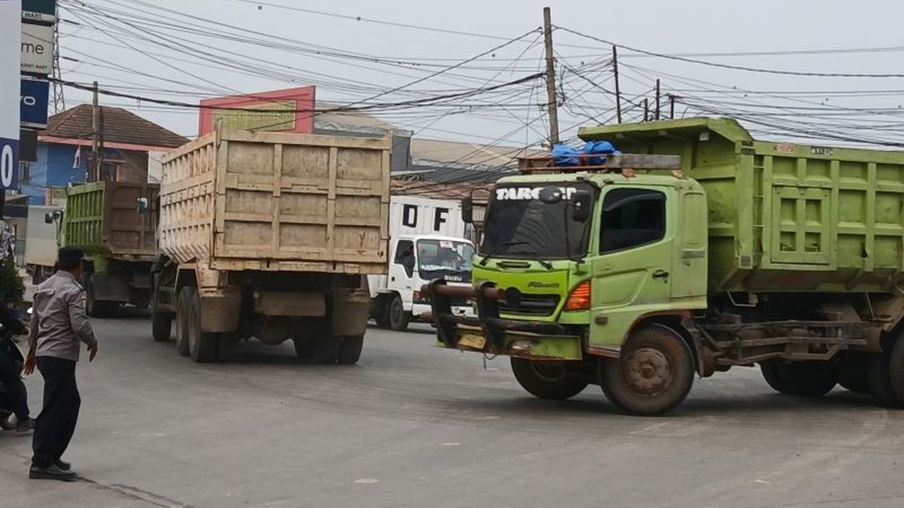 Asosiasi Transporter Tangerang-Bogor (ATTB) mendesak pemerintah pusat segera bangun jalan khusus truk tambang penghubung Legok-Parung Panjang, solusi atasi konflik masyarakat.