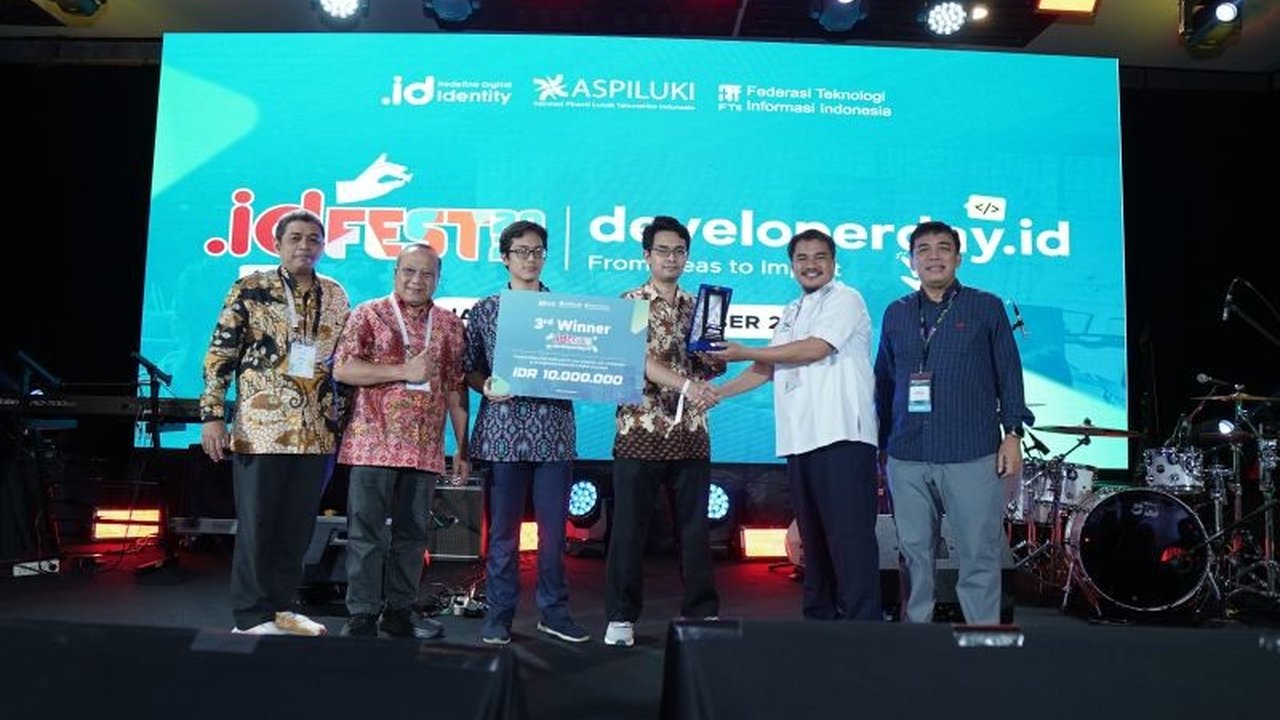 Ajang DeveloperDay .idFest 2025 sukses melahirkan 3 tim inovator digital muda terbaik Indonesia yang siap berkompetisi di kancah internasional APICTA 2026. Siapa saja mereka yang akan mengharumkan nama bangsa?