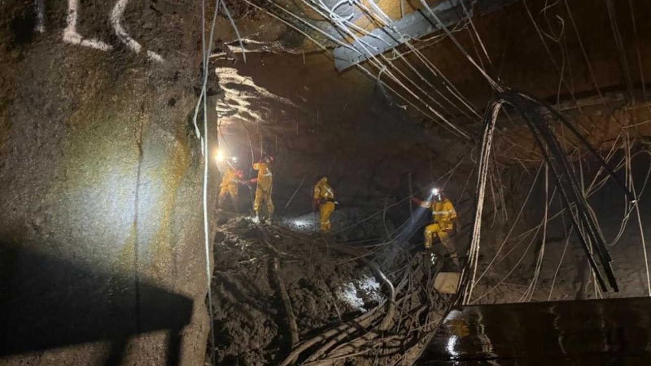 Pemerintah Kabupaten Mimika turut berduka atas ditemukannya dua korban longsor tambang Freeport di area Grasberg Block Cave. Pencarian masih berlanjut untuk lima pekerja lainnya.