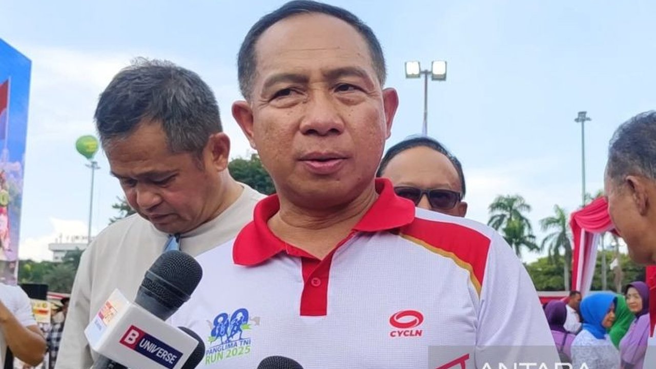 Panglima TNI Jenderal Agus Subiyanto mengingatkan Polisi Militer (POM) terkait aturan penggunaan sirene dan strobo, menyusul keluhan masyarakat. Ia bahkan melarang pengawalnya memakai strobo, menegaskan pentingnya kepatuhan aturan.