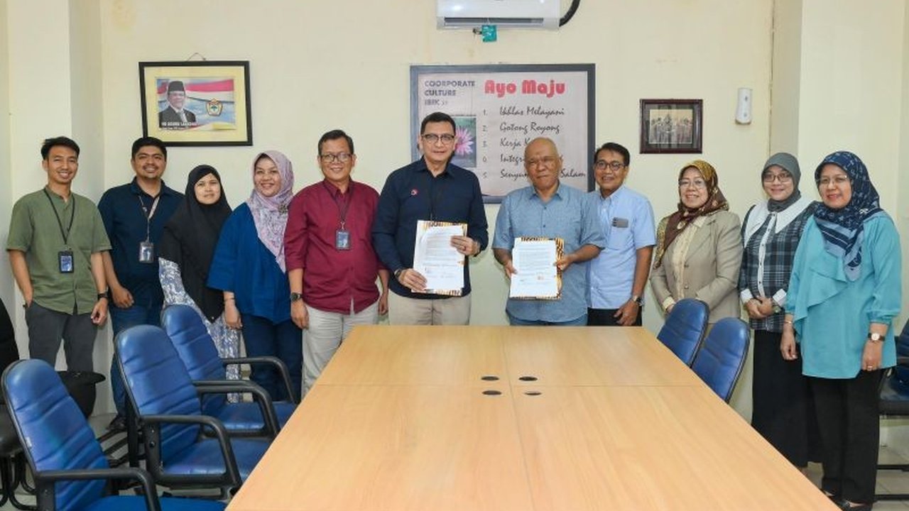 Telkom Indonesia meneken kontrak senilai Rp 1,1 miliar dengan Institut Bisnis Kosgoro 1957 untuk memperkuat digitalisasi pendidikan perguruan tinggi, membuka peluang AI dan magang.