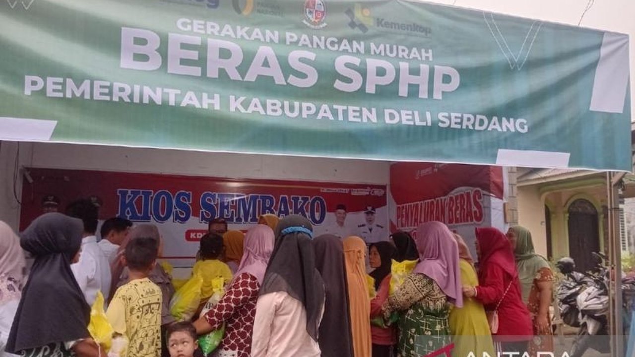 Perum Bulog Sumut telah menyalurkan 23.632 ton Beras SPHP Bulog Sumut hingga September 2025, mencapai 26,68% target tahunan. Bagaimana intervensi ini menstabilkan harga pangan?
