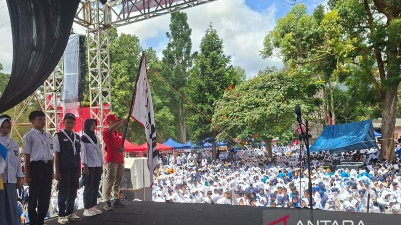 PMI Cianjur sukses menggelar pelatihan PMR Cianjur dan melantik 6.230 anggota baru dari 186 sekolah. Penasaran bagaimana ribuan remaja ini dibekali keterampilan kemanusiaan?