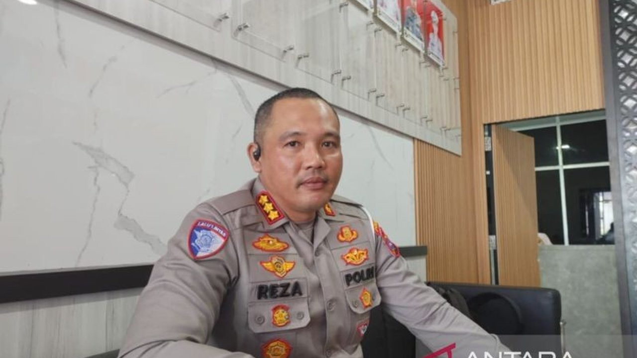 Polda Sumbar tegaskan praktik ODOL (Over Dimension Over Loading) berisiko tinggi terhadap kecelakaan, merusak jalan, dan mengancam keselamatan. Hindari demi keamanan bersama!