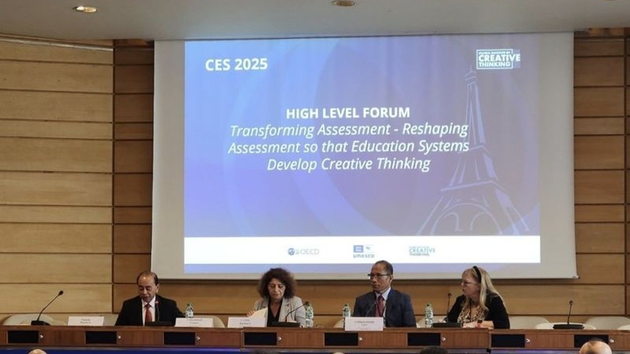 Indonesia menunjukkan komitmen kuat dalam transformasi pendidikan global abad 21, dengan proyek dari Pontianak menjadi satu-satunya perwakilan di UNESCO Paris. Ini adalah bukti nyata Inovasi Pendidikan Indonesia.