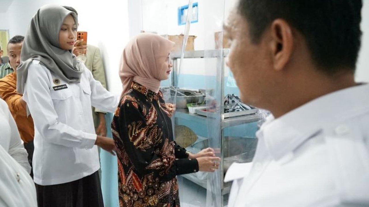 Pemerintah Kota Kediri mengawasi ketat Satuan Pelayanan Pemenuhan Gizi (SPPG Kediri) Banjaran yang menyalurkan ribuan porsi makanan sehat, demi gizi optimal dan menekan angka stunting.
