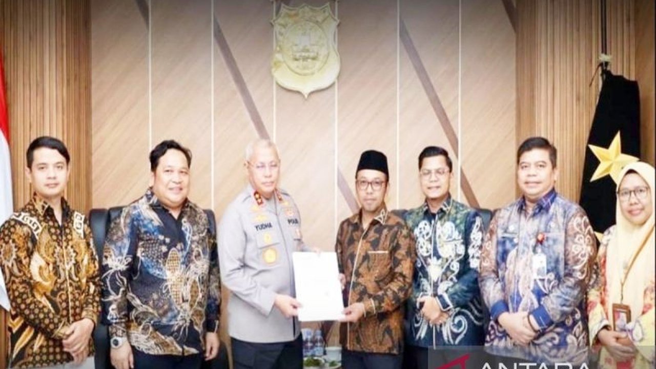 Sinergi Bawaslu Polda Kalsel menjadi pilar utama menjaga iklim demokrasi sehat menuju Pemilu 2029. Bagaimana kolaborasi ini meredam potensi konflik sejak dini?