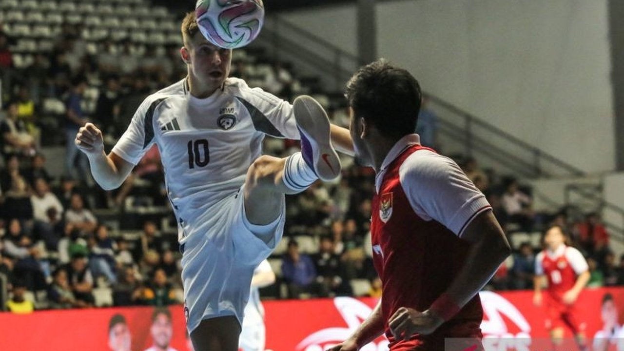 Timnas Indonesia harus puas di posisi kedua AQUA Four Nations 2025 setelah kalah tipis 2-3 dari Latvia di final, mengakhiri tren positif mereka. Siapa pencetak golnya?
