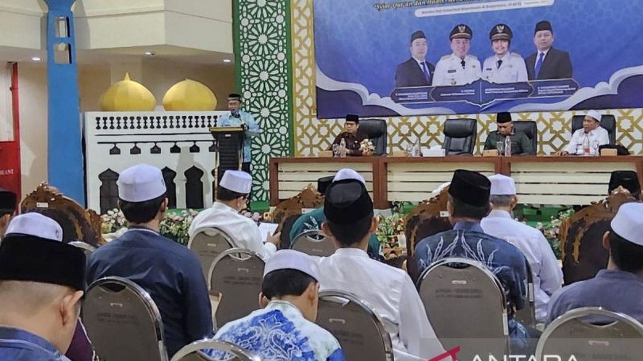 Kafilah Kalsel menjalani pemusatan latihan intensif di Banjarbaru untuk STQH Nasional 2025. Persiapan matang ini diharapkan membawa Kalsel meraih prestasi gemilang. Siapkah mereka mengharumkan nama daerah?