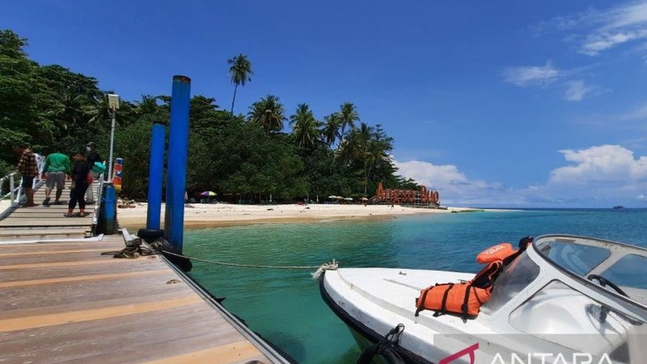 Pemkot Pariaman ajukan permohonan bantuan ke Kemenpar untuk pembangunan kembali **dermaga apung Pariaman** di Pulau Angso Duo yang rusak, vital bagi wisata bahari.