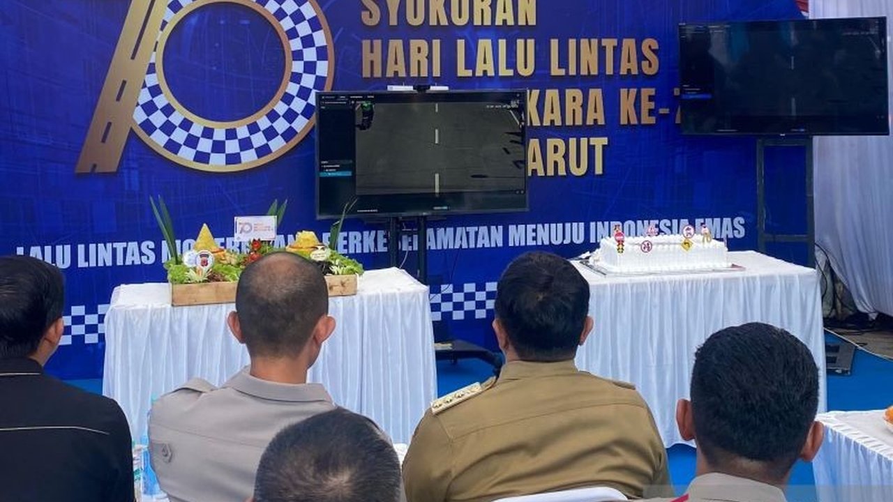Polres Garut resmi pasang kamera Tilang Elektronik Garut (ETLE) di jalur utama kota untuk ketertiban lalu lintas. Apa saja manfaat canggihnya selain menilang pelanggar?