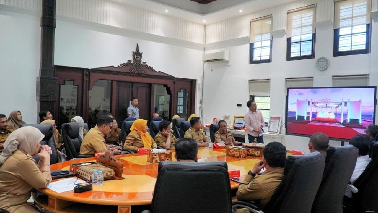 Pemerintah Kota Makassar kembali menghidupkan tradisi Maulid Pesisir yang bersejarah, menargetkan 5.000 peserta dan menghadirkan Ustaz Das'ad Latif.