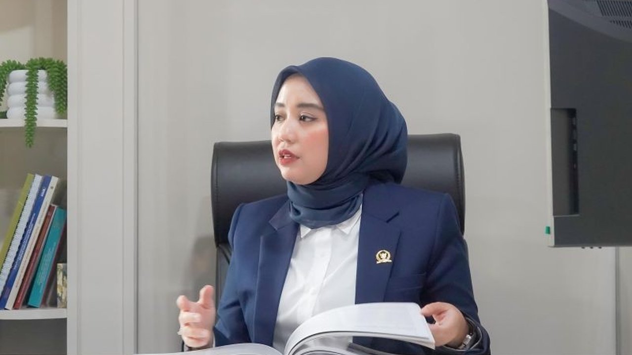 Anggota DPR mendesak Kementerian Haji yang akan dibentuk untuk segera melakukan evaluasi menyeluruh terhadap penyelenggaraan ibadah haji 2025. Apa saja poin krusial yang harus diperbaiki demi kenyamanan jemaah?