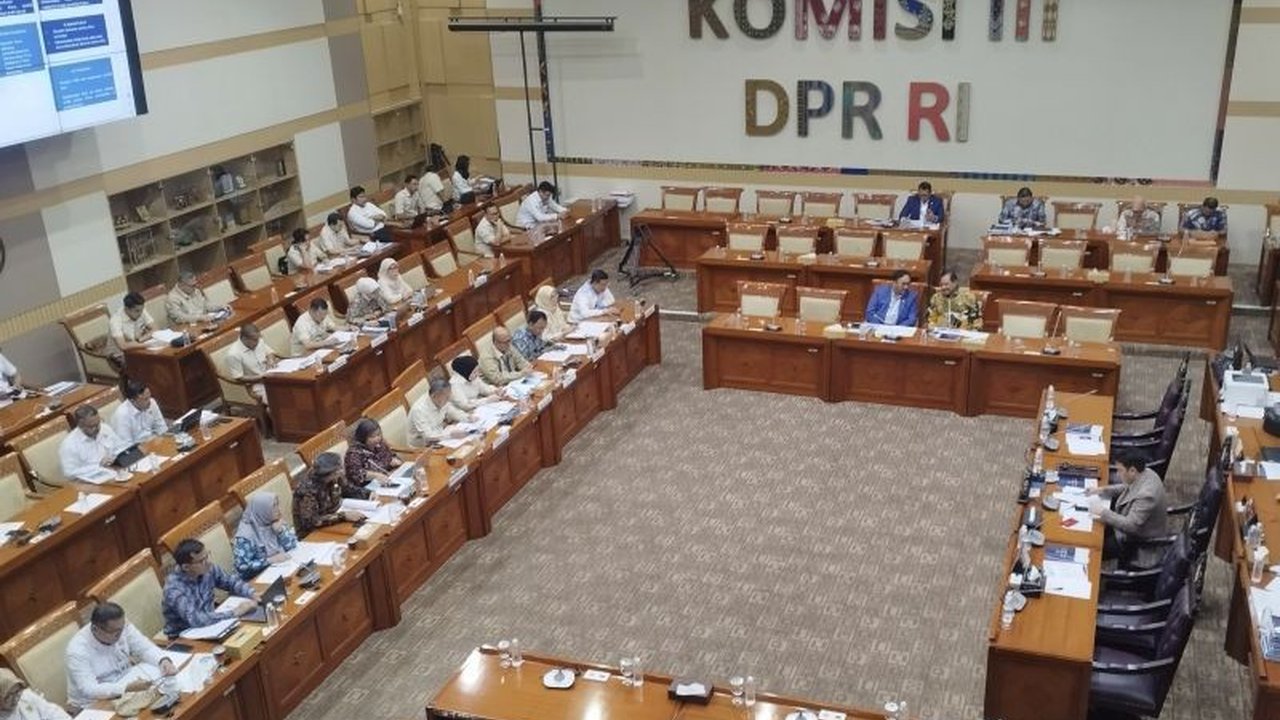 Kementerian HAM mendesak DPR RI untuk harmonisasi revisi KUHAP dengan standar HAM internasional, seperti ICCPR dan CAT, demi peradilan yang adil dan manusiawi. Ini kewajiban konstitusional yang harus dipenuhi!