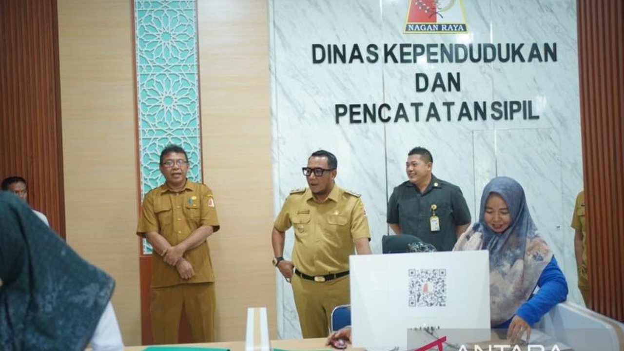 Wakil Bupati Nagan Raya, Raja Sayang, menegaskan pentingnya sikap ramah dan profesional ASN dalam meningkatkan kualitas Pelayanan Publik Nagan Raya demi kepuasan masyarakat.