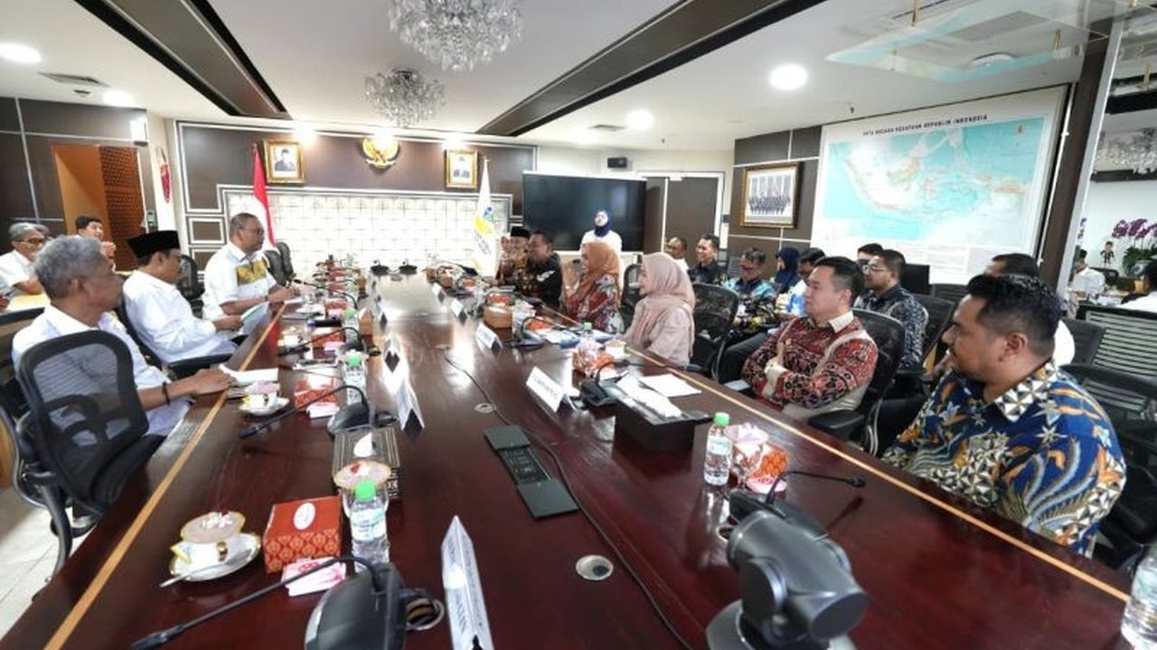 Pemerintah Kota Kupang menerima tambahan kuota Tambahan Bansos Kupang untuk 14 ribu jiwa senilai Rp150 miliar. Simak bagaimana sinergi ini akan mempercepat penghapusan kemiskinan.