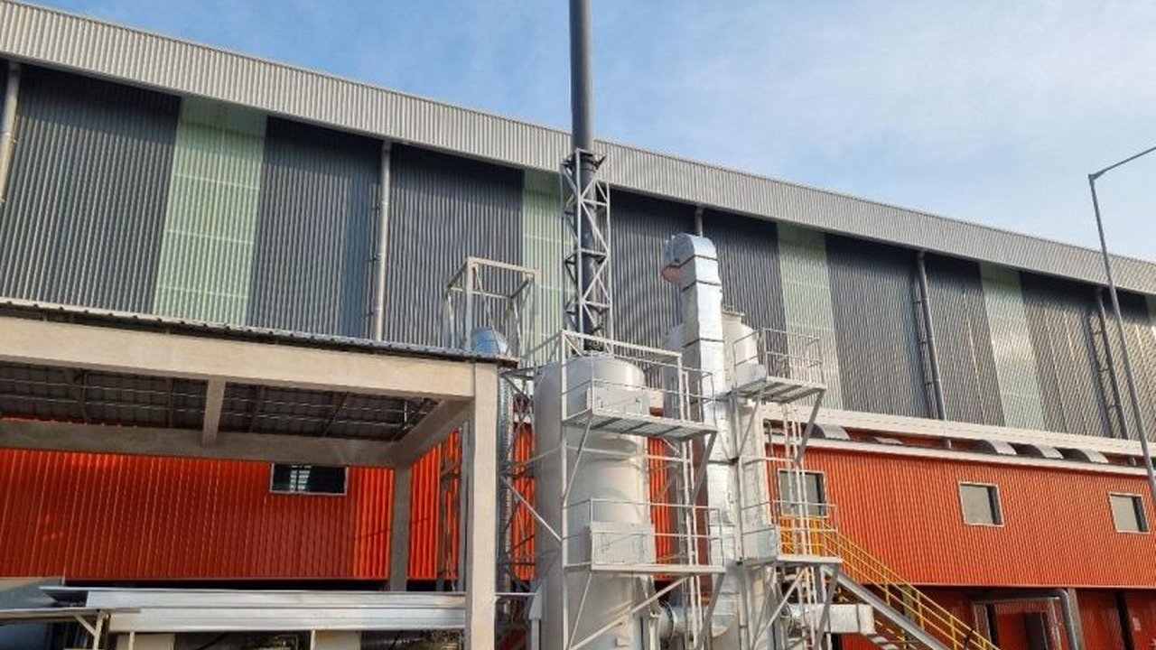 Pakar Teknik Lingkungan ITB memastikan RDF Plant Rorotan aman bagi lingkungan dan kesehatan masyarakat, dilengkapi teknologi canggih untuk mengendalikan emisi. Bagaimana sistem kerjanya?