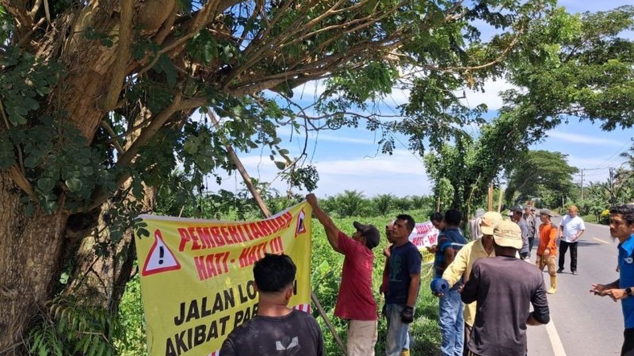 Warga Aceh Tamiang memprotes parit isolasi HGU PTPN IV yang menggerus jalan nasional, menyebabkan kecelakaan. PTPN Aceh Tamiang berjanji akan segera menindaklanjuti keluhan ini.