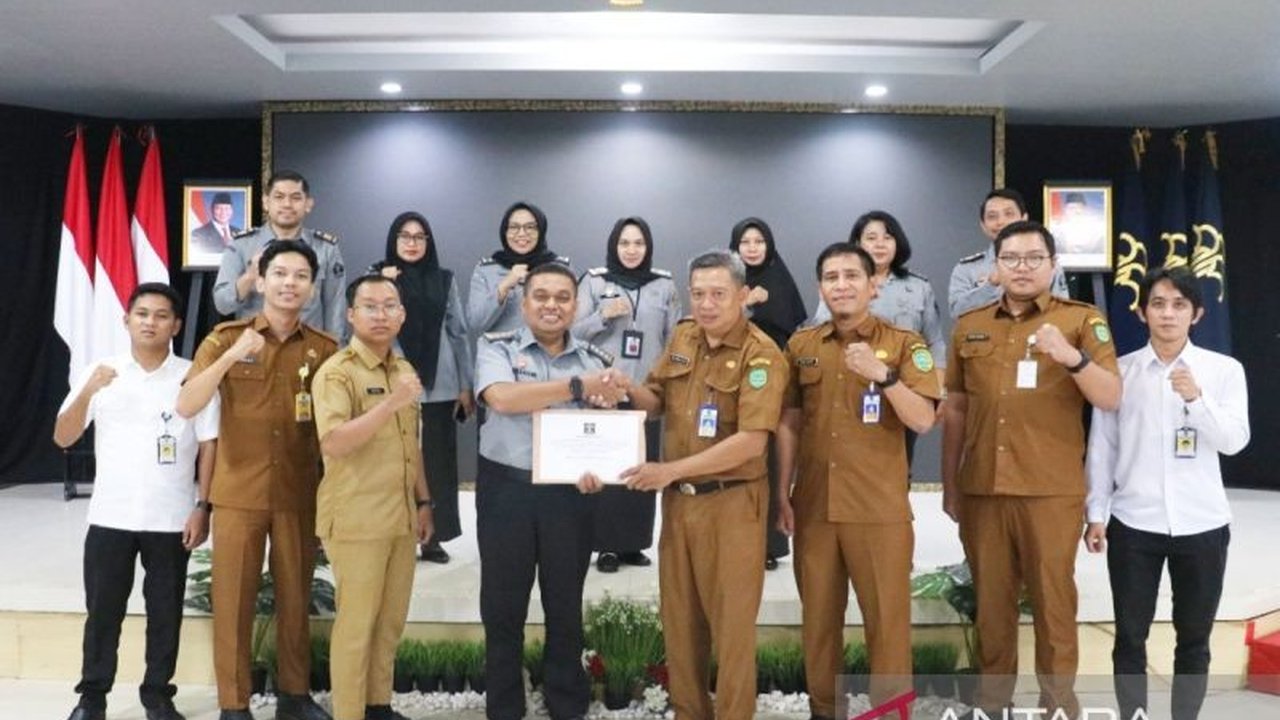 Kemenkum Kalsel memfasilitasi harmonisasi aturan disiplin ASN Kabupaten Tapin, memastikan regulasi selaras dengan nasional untuk memperkuat profesionalisme dan pelayanan publik.