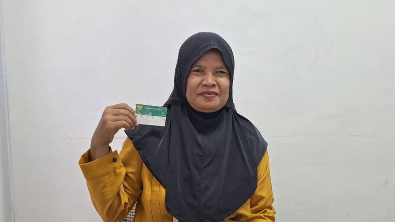 Program JKN menjadi penyelamat bagi keluarga Dasmuri di Banggai, Sulawesi Tengah, yang menghadapi berbagai musibah kesehatan, mulai dari batuk kronis, kanker, hingga kecelakaan. Simak kisahnya!