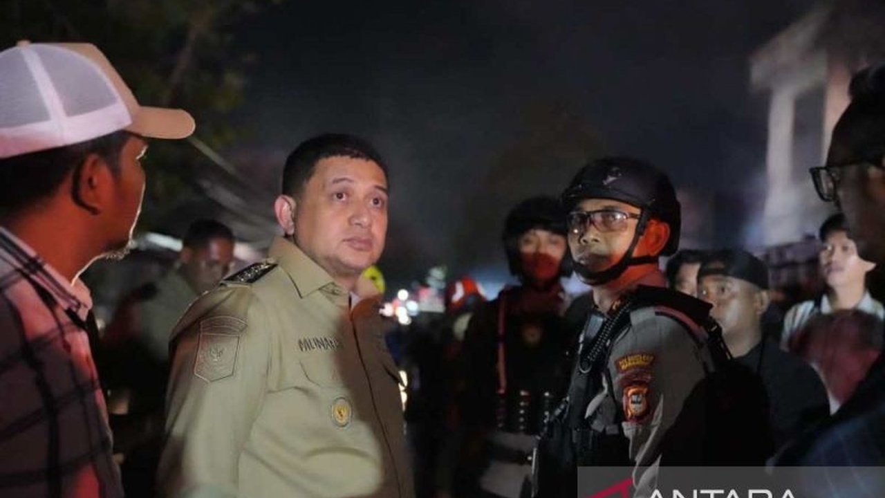 Wali Kota Makassar bersama TNI/Polri turun tangan memediasi bentrokan antarwarga di Kandea 3. Lima rumah hangus, bagaimana upaya meredakan konflik ini?
