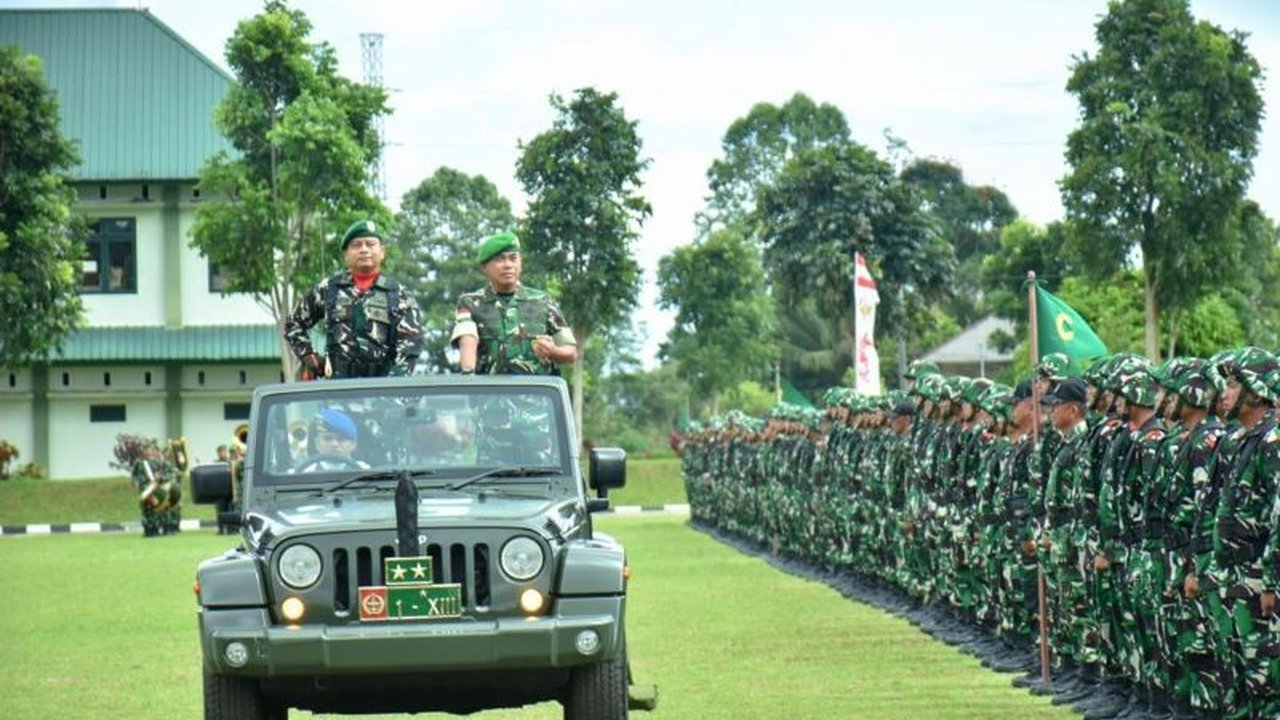 Sebanyak 300 peserta Latsarmil Komcad matra darat mulai digembleng di Rindam XIII/Merdeka, Tomohon. Pelatihan ini bagian Sishankamrata. Apa peran mereka?