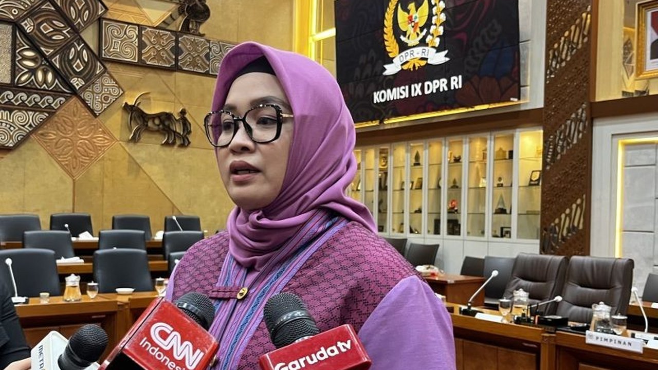 Komisi IX DPR RI menjadikan pembahasan RUU Ketenagakerjaan sebagai prioritas demi ekosistem kerja yang adil. Simak detail poin-poin krusial yang akan dibahas!