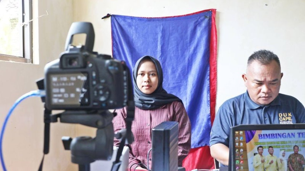 Disdukcapil Kabupaten Serang sukses menggelar program Layanan Jemput Bola, memudahkan ribuan warga mengurus dokumen kependudukan langsung di desa. Simak selengkapnya!