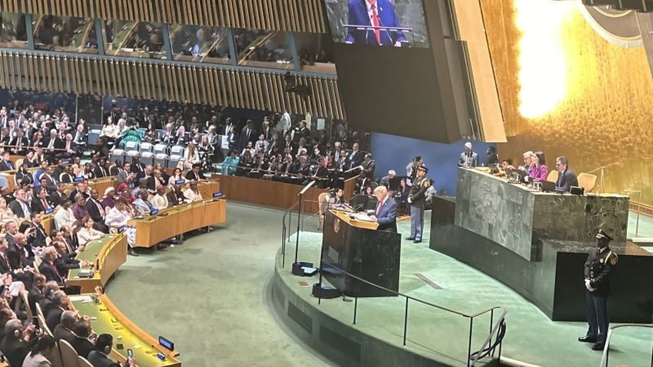 Presiden AS Donald Trump menentang pengakuan negara Palestina di PBB, menyebutnya 'hadiah terlalu besar' bagi Hamas. Apa alasan di balik penolakan Trump Palestina Hamas ini?
