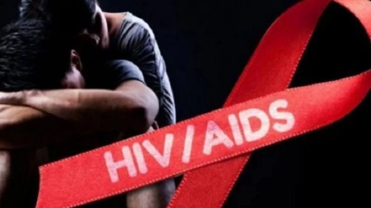 KPAD Kabupaten Madiun menemukan empat dari 12 PSK yang terjaring razia terindikasi positif HIV, menambah daftar panjang kasus HIV di Madiun.