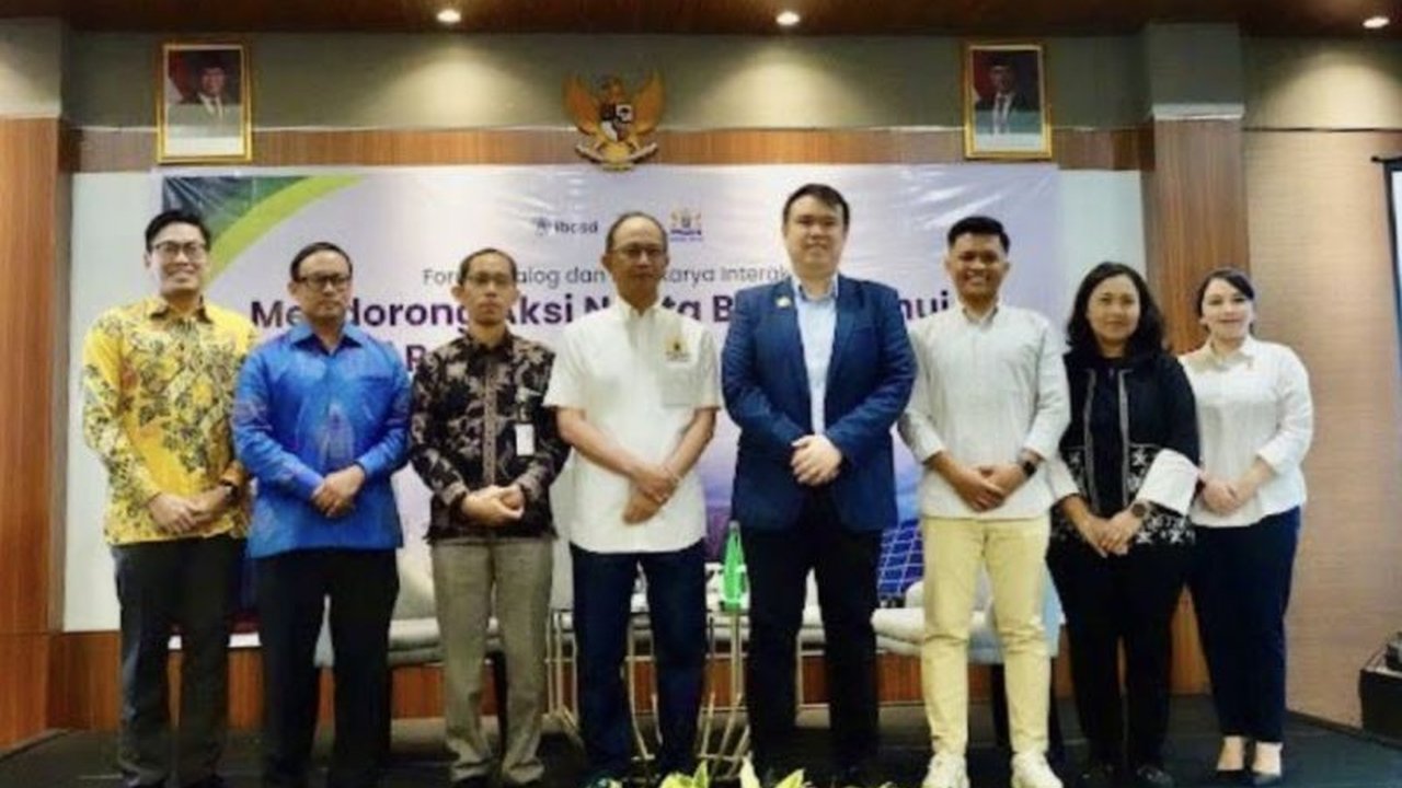 Kadin Jatim meluncurkan tiga langkah strategis untuk mendorong Transformasi Hijau UMKM di Jawa Timur, mengatasi tantangan modal dan SDM demi keberlanjutan usaha.