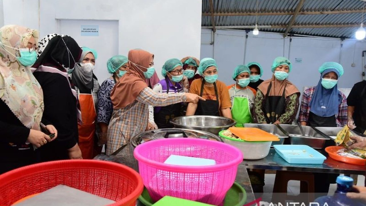Wakil Gubernur Gorontalo Idah Syahidah menyoroti pentingnya Standar Dapur SPPG Gorontalo untuk program Makan Bergizi Gratis, menemukan sejumlah kekurangan vital saat sidak.