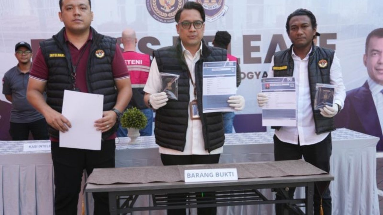 Kantor Imigrasi Yogyakarta mengambil tindakan tegas dengan mendeportasi empat WNA yang menyalahgunakan izin tinggal dan bekerja tidak sesuai ketentuan. Apa saja pelanggaran mereka dan bagaimana prosesnya?